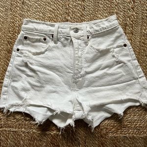 The Mom Short (white distressed Denim)